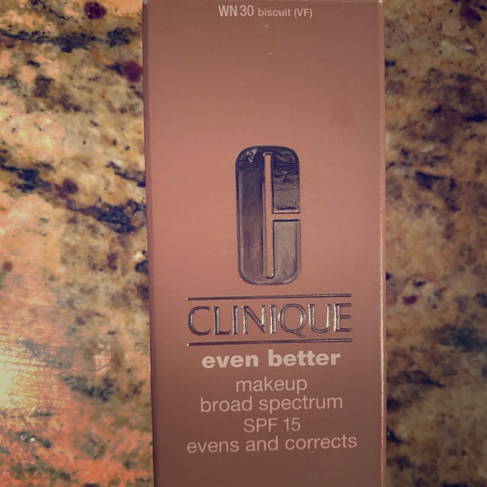 Clinique WN 30 biscuit foundation make up